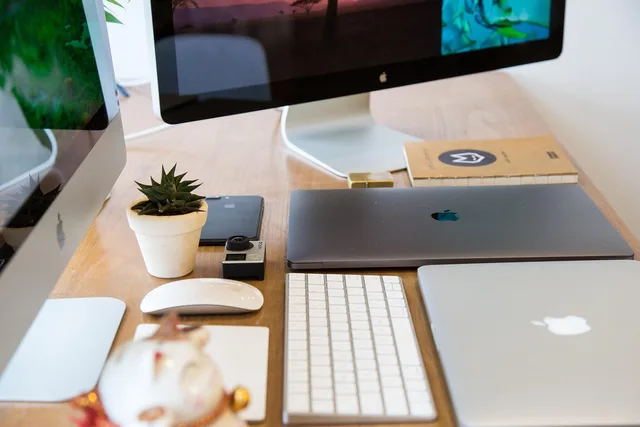 laptop, apple, mac, keyboard, mouse, computer, browser, research, business, work, desk, table, office. Which affiliate marketing business models suit small UK retailers?